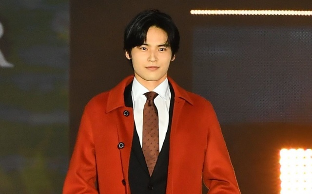 俳優